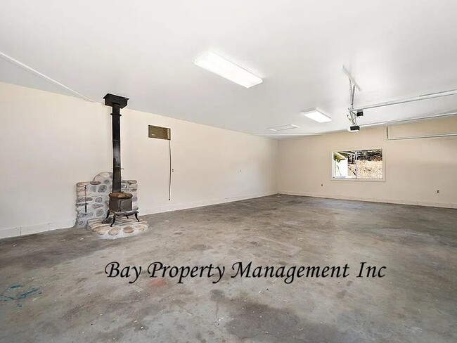 Building Photo - Breathtaking Views from this horse propert...