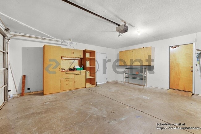 Building Photo - 2275 La Mesa Ct