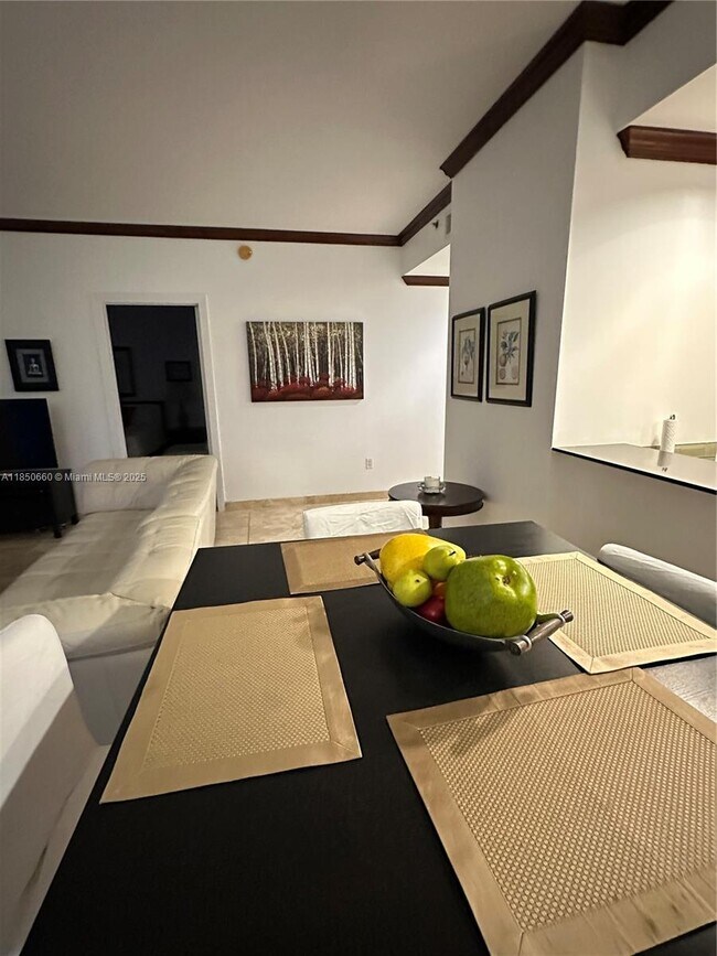 Building Photo - 1060 Brickell Ave