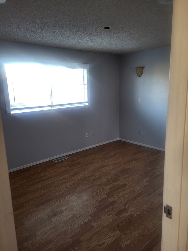 Building Photo - Rental