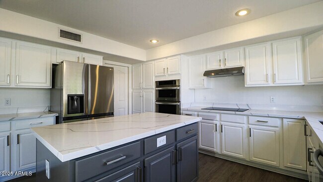 Building Photo - 7861 W Kerry Ln
