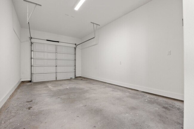 Building Photo - 215 San Salvador Ave