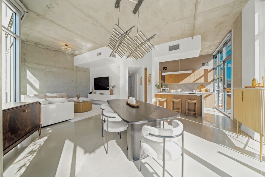 Building Photo - 1050 Island Ave