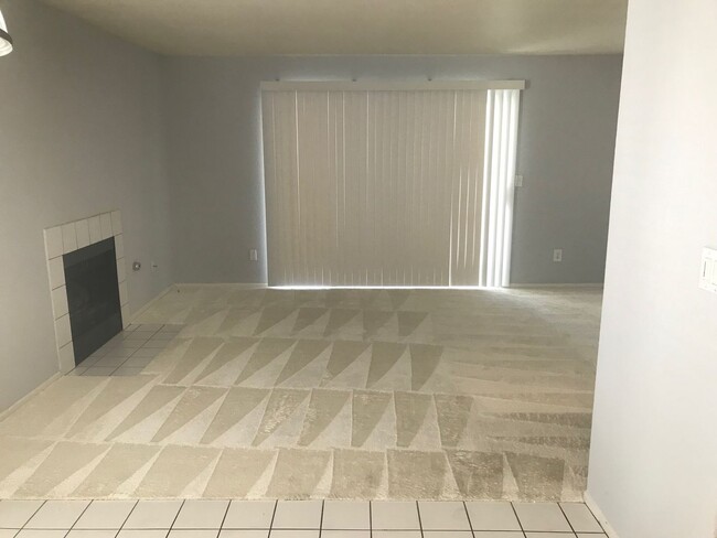 Building Photo - 2 Bedroom 2 bath condo with a den ready fo...