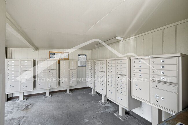 Building Photo - 8762 Chase Dr