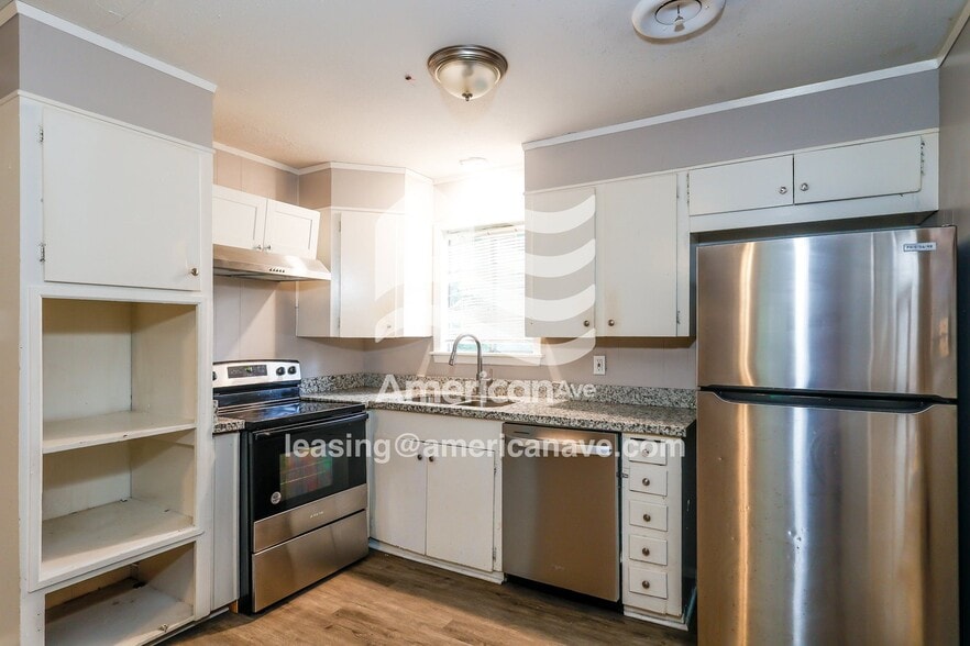 Building Photo - 408 Queen Marie Ln
