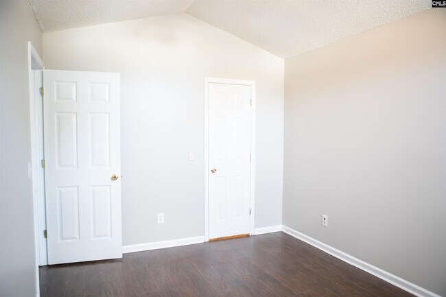 Building Photo - 33 Oak Lake Ct