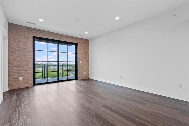 Building Photo - 4315 S Congress Ave