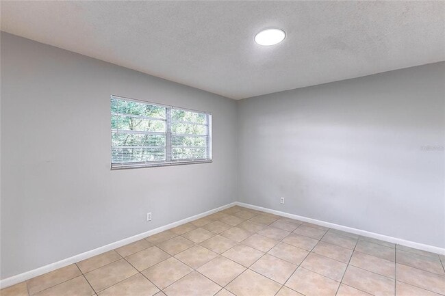 Building Photo - 1421 NE 38th St