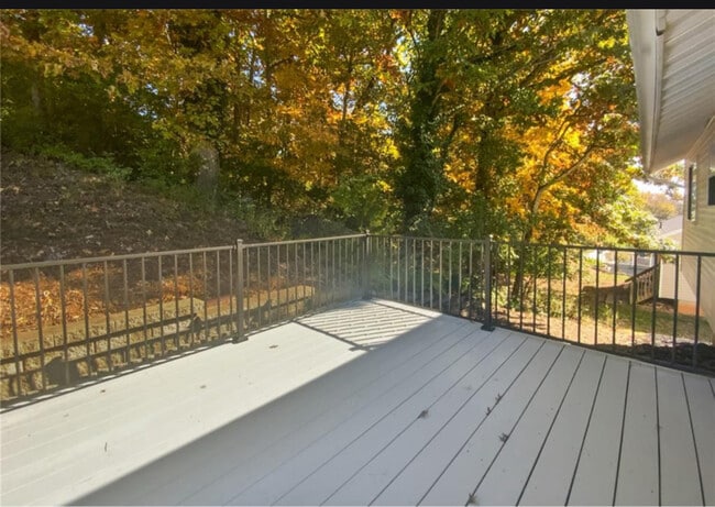 Building Photo - 747 Highland Ave