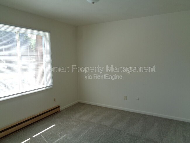 Building Photo - 13024 N Boulevard St