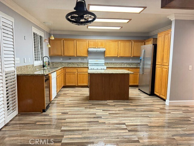 Building Photo - 8982 Dahlia Dr