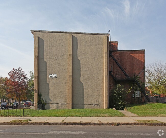 Building Photo - 1302 W Lexington St