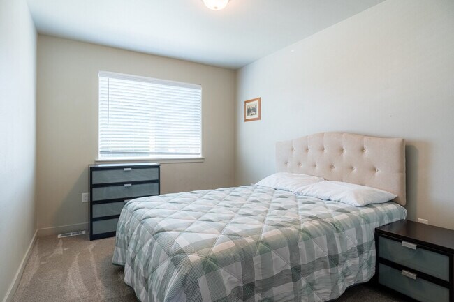 Building Photo - 5706 W 1st Pl