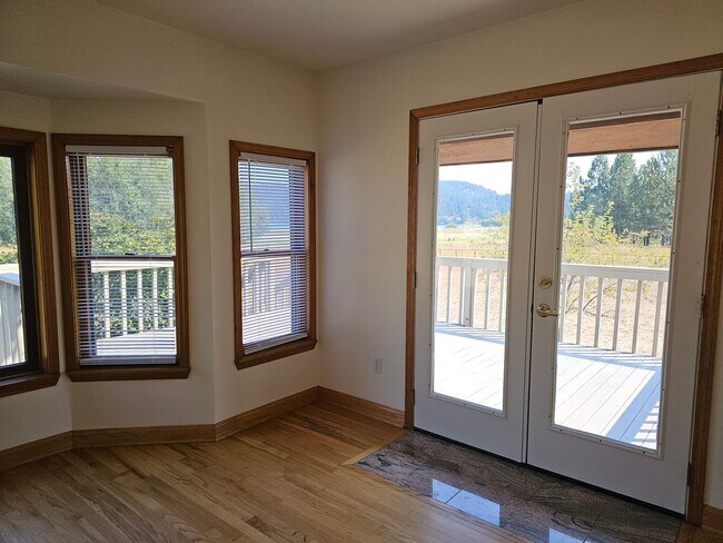 Building Photo - Incredible Hauser Lake Waterfront Home for...