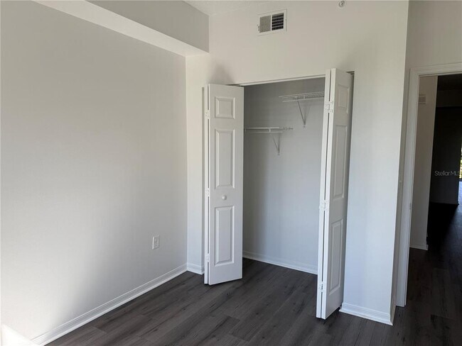 Building Photo - 5721 Bentgrass Dr