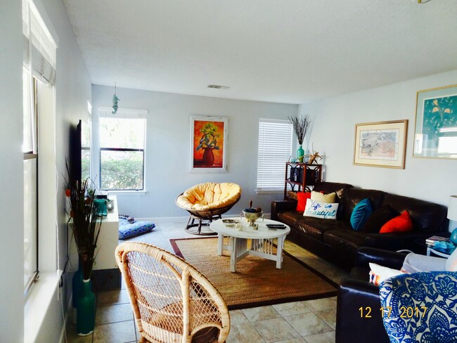 Building Photo - 225 S Tropical Trail