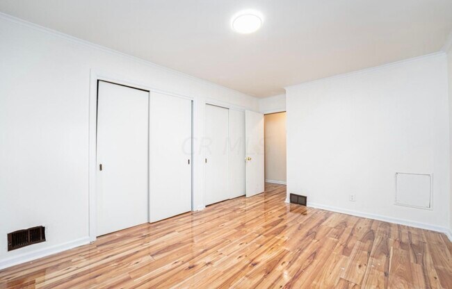Building Photo - 477 S Weyant Ave