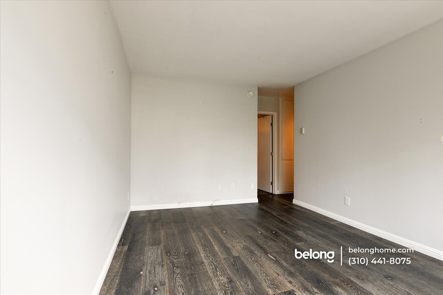 Building Photo - 2223 S Bentley Ave