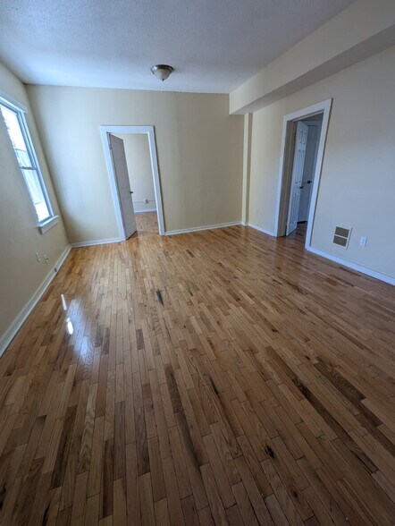 Building Photo - 33 Dickerman St