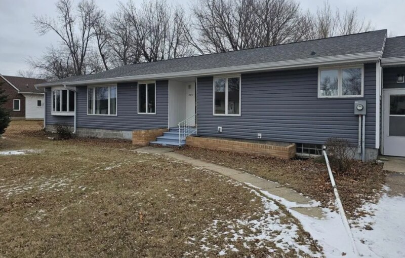Primary Photo - 229 Oak St