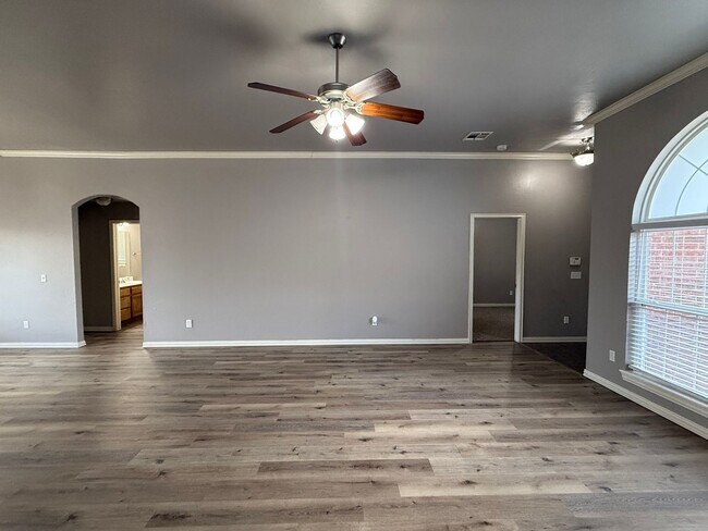 Building Photo - 4 BED! Cozy Home on Large CORNER Lot!