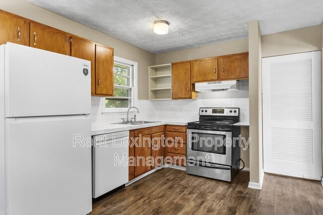 Building Photo - 2461 Mirahill Dr