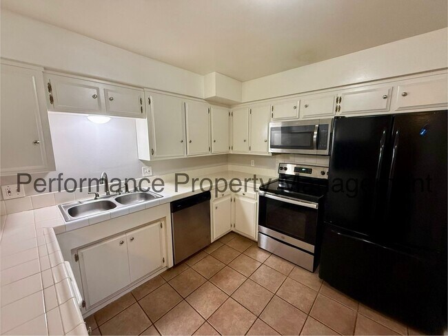 Building Photo - Cute 2 Story Condo in SW Bakersfield w/ Pool, RBP & $0 Deposit Option