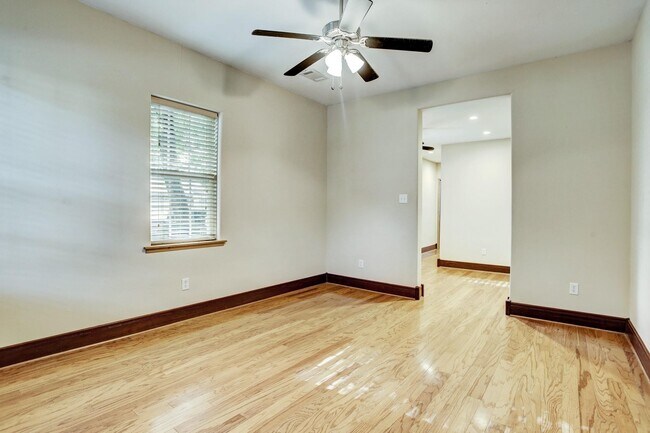 Building Photo - 5250 Eigel St