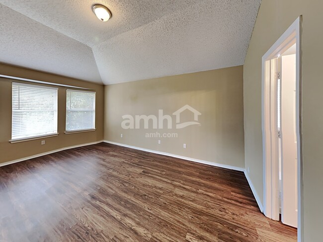 Building Photo - 7914 Clear Fork Trail