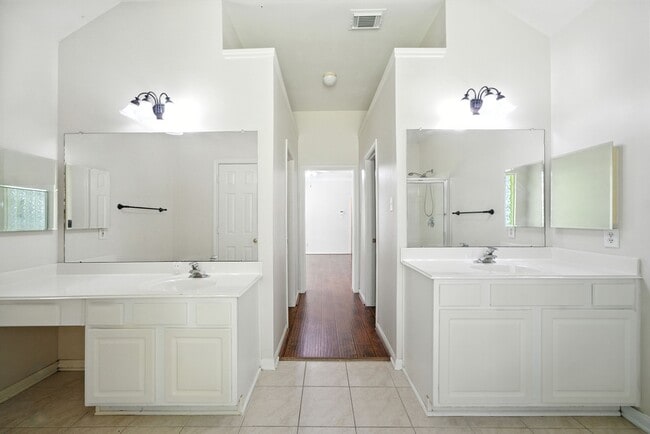 Building Photo - 1626 Maryvale Dr