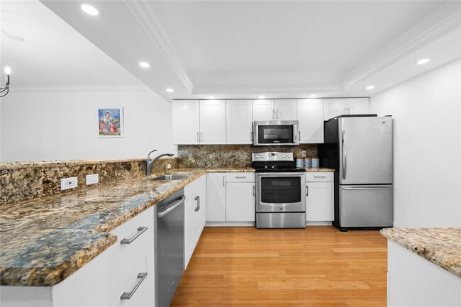 Building Photo - 5100 N Ocean Blvd