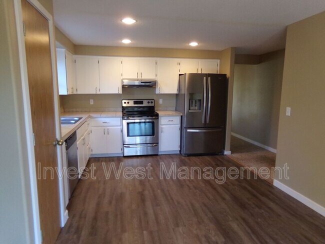 Building Photo - 1210 NE 163rd Ct