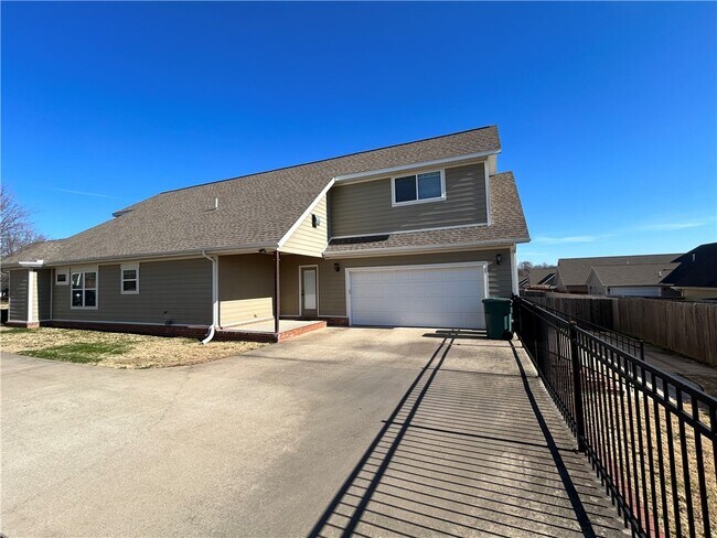 Building Photo - 5912 W Willow St