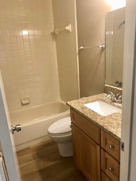 Building Photo - 1205 Fairfield St