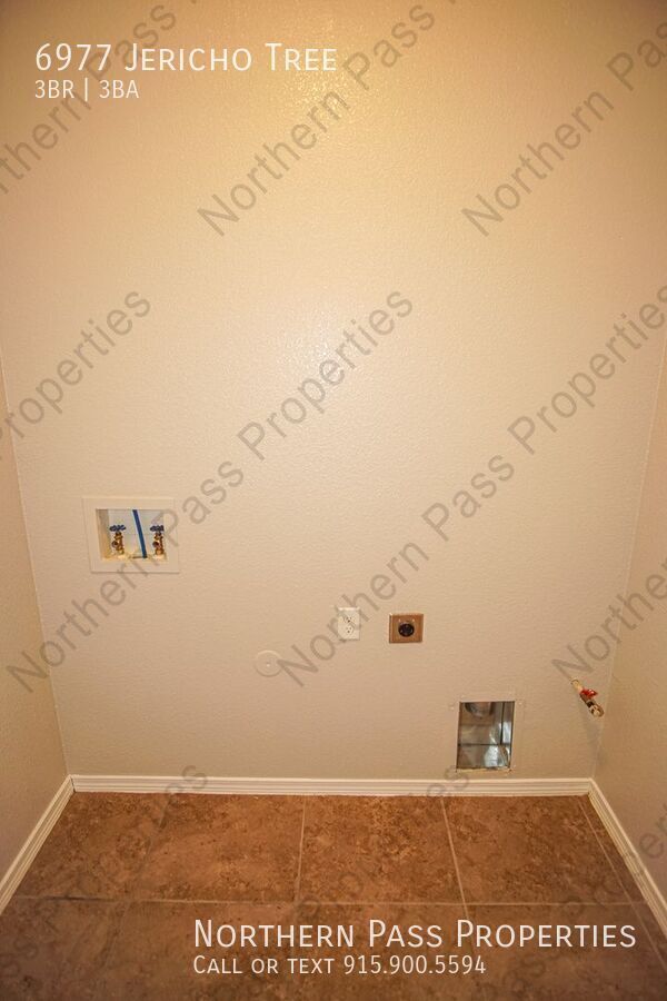 Building Photo - 6977 Jericho Tree Dr