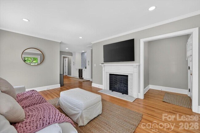 Building Photo - 3920 Haven Dr