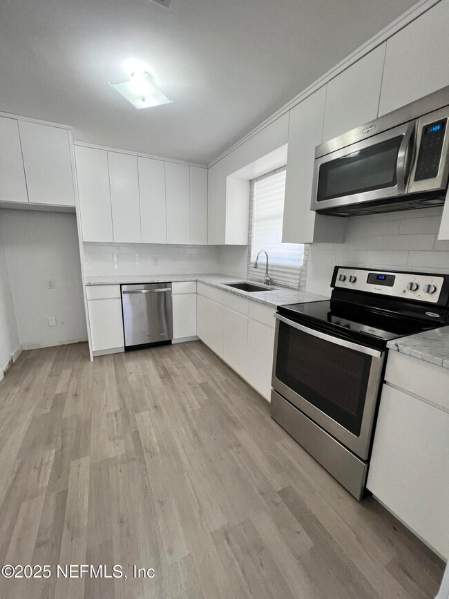 Building Photo - 8105 Santillo Dr