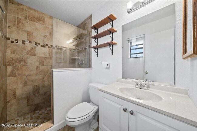 Building Photo - 701 Elmont St NW