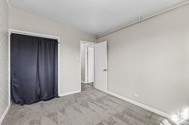 Building Photo - Newly Renovated 2Bed/1Bath Duplex in Park Hill