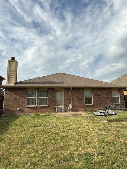 Building Photo - 2209 Cavalry Dr