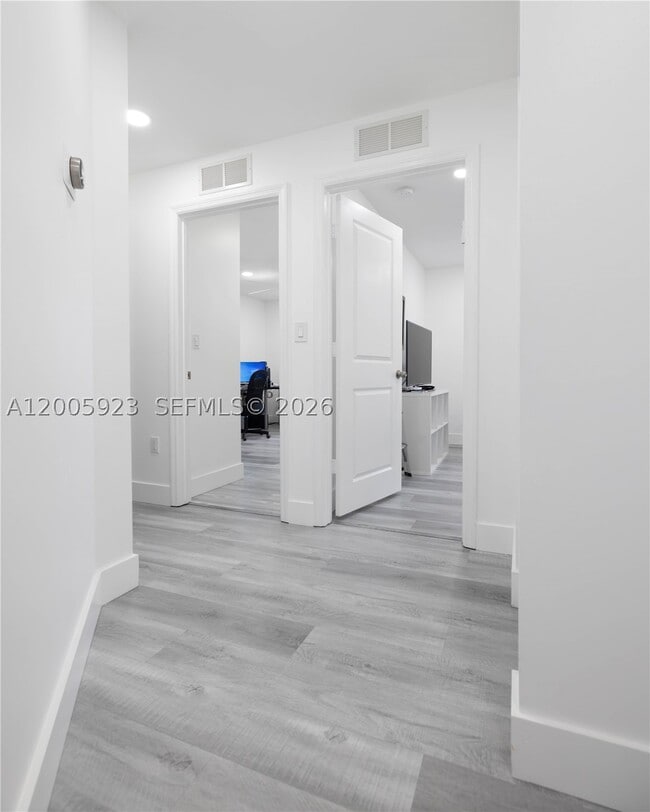 Building Photo - 345 NE 194th Ln