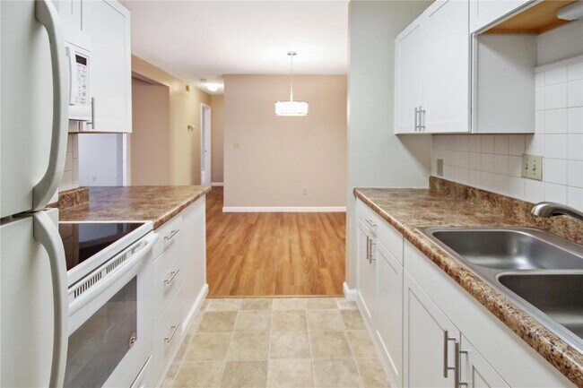 Building Photo - 17048 Sandalwood Creek Dr