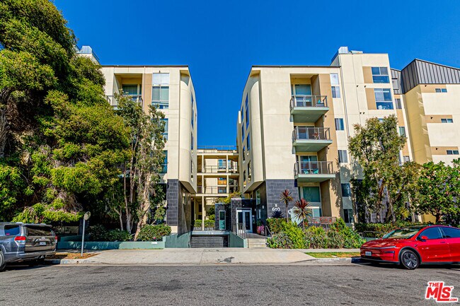 Building Photo - 600 Ridgeley Dr