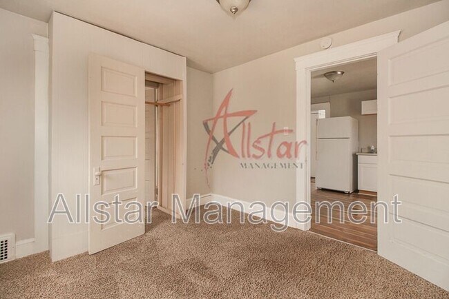 Building Photo - 1622 Ridgewood Ave