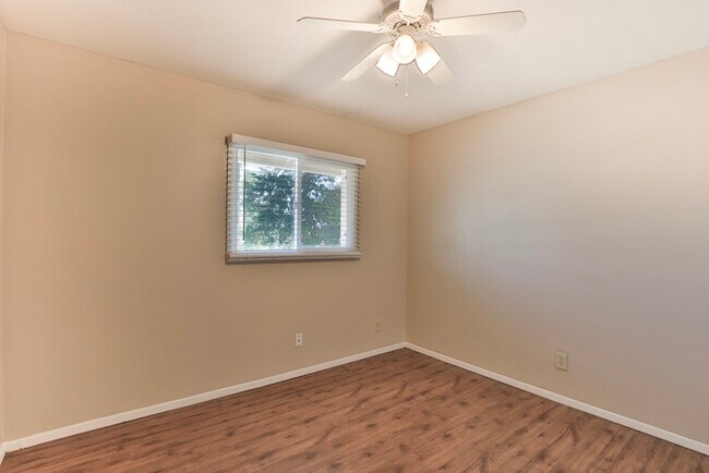 Building Photo - 3925 S Mill Ave