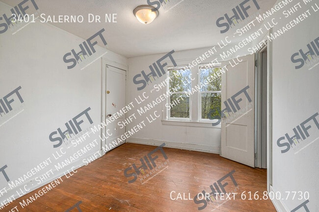 Building Photo - 3401 Salerno Dr NE