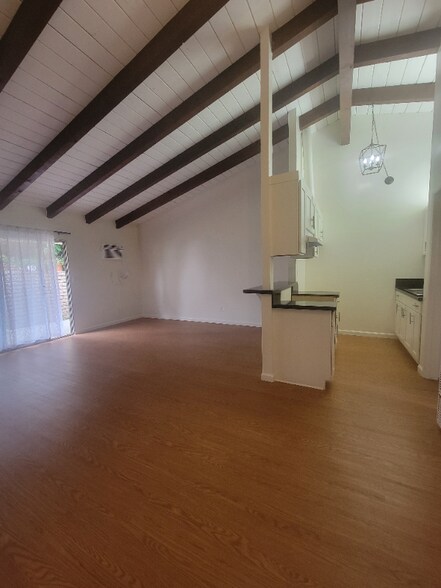 Building Photo - 7340 Ventura Canyon Ave