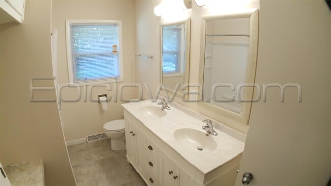 Building Photo - 2237 C Ave NW