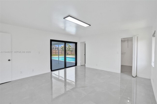 Building Photo - 16653 Golfview Dr